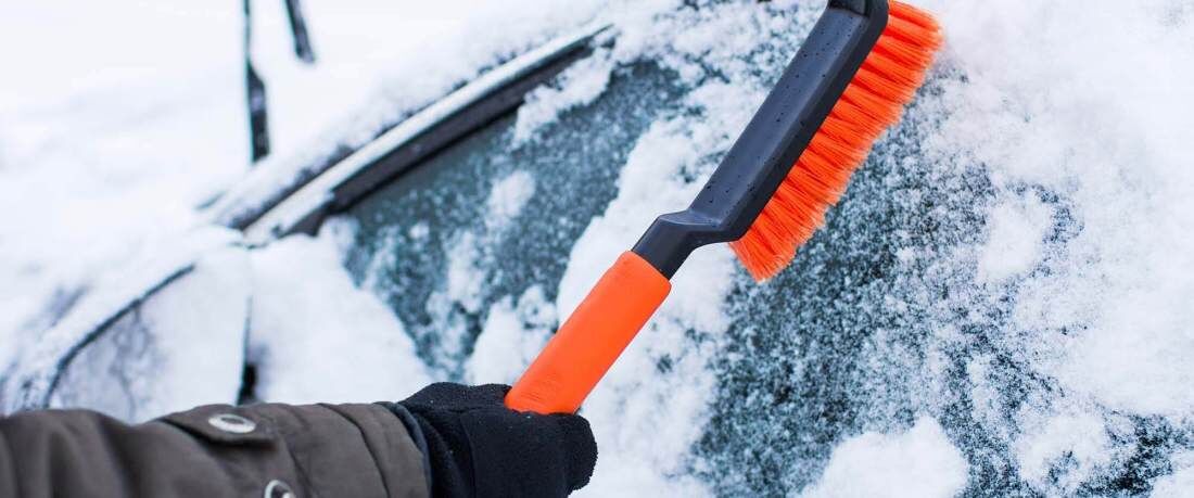 Как чистить машину зимой?